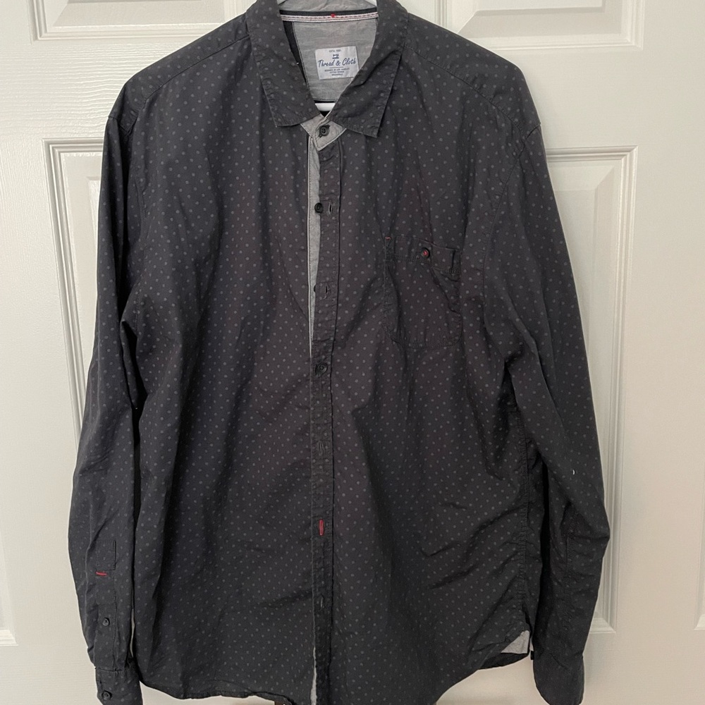Mean button up size XL in Super Cool pattern.